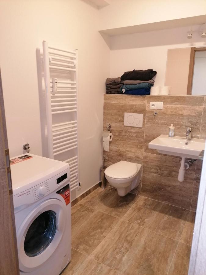 Brand New Studio Apartment #21 With Free Secure Parking In The Center Praha Exteriér fotografie