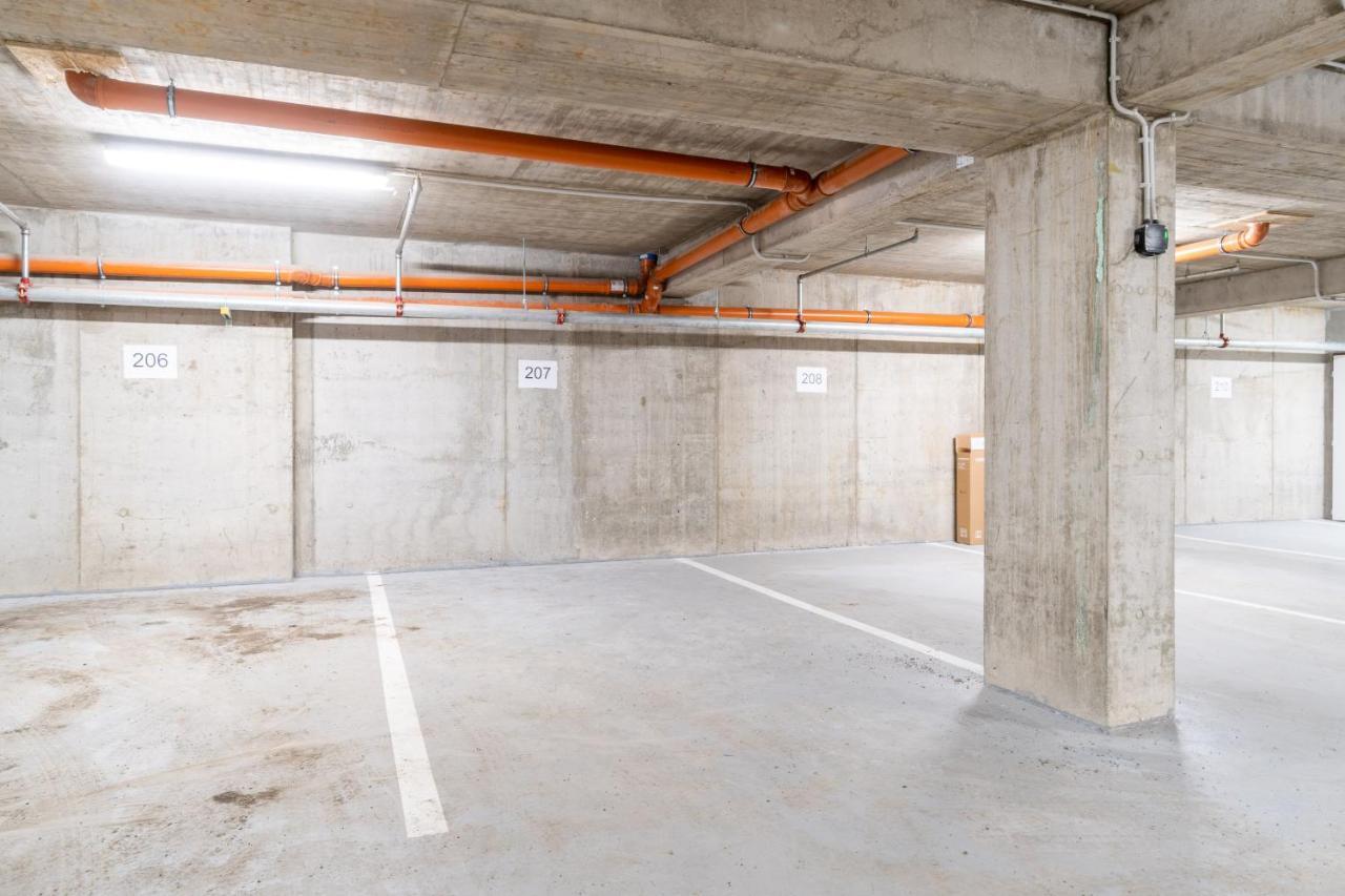 Brand New Studio Apartment #21 With Free Secure Parking In The Center Praha Exteriér fotografie