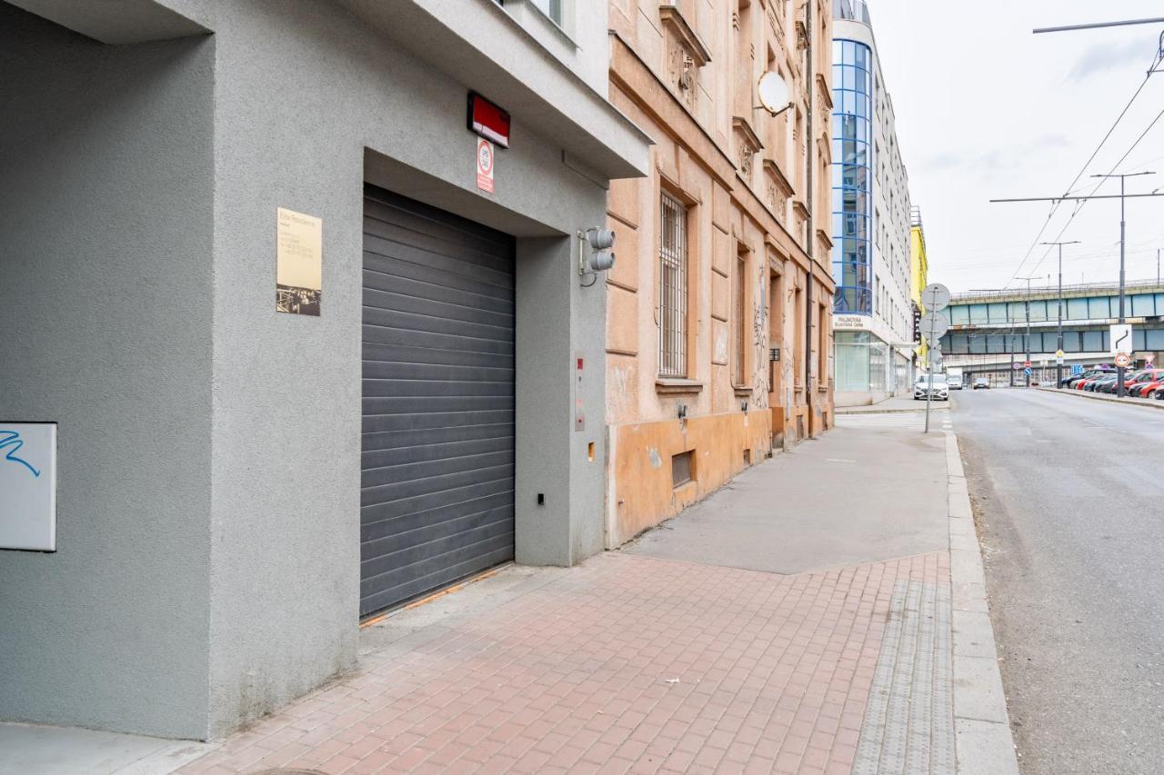 Brand New Studio Apartment #21 With Free Secure Parking In The Center Praha Exteriér fotografie